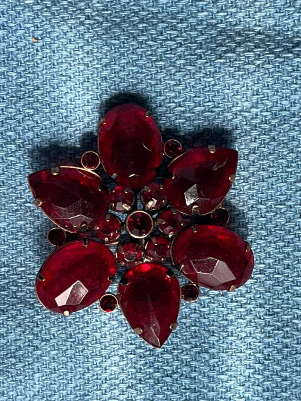Vintage Mid-Century Austria-Style Red Rhinestone Gold-Tone Flower Brooch 2
